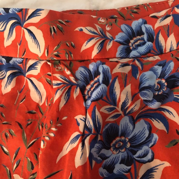 LOFT Floral Pleated Shorts - Picture 6 of 7